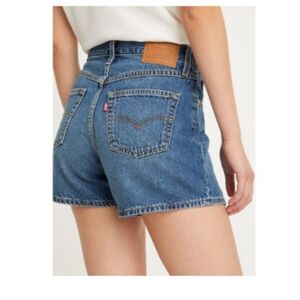 NWT Levi's High Waisted Mom Short Size 28